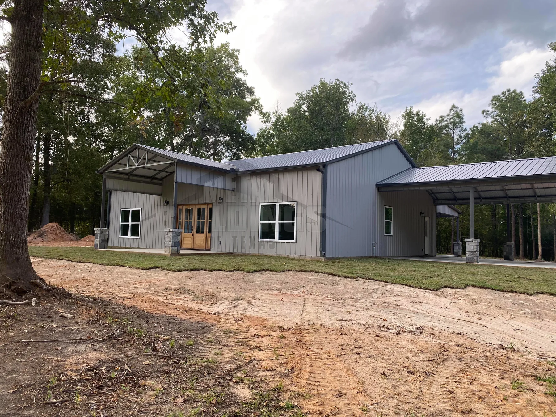 Custom steel building with dual covered wings — Metal Buildings of Texas portfolio